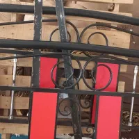 تخت فلزی