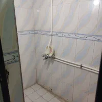 اجاره خانه|اجارهٔ آپارتمان|قم, دروازه چوبی|دیوار