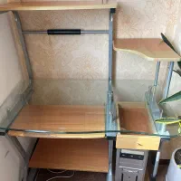 میز کامپیوتر شیشه ای