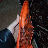 کفش سالنی  وکفش فوتبال