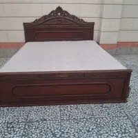 تخت خواب دو نفره به همراه میز آرایشی