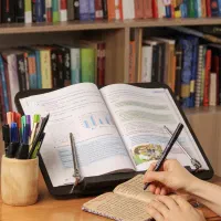 نگهدارنده کتاب و لپتاپ