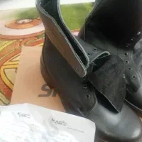 پوتین نظامی.کادر|کیف، کفش، کمربند|خاوران, |دیوار