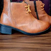 نیم بوت|کیف، کفش، کمربند|بروجن, |دیوار