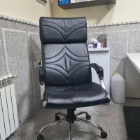 صندلی اداری سالم و تمیز