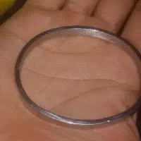 یه عدد دستبند