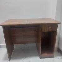 میزتحریر وکتابخانه