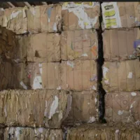 ضایعات کاغذی و پلاستیکی