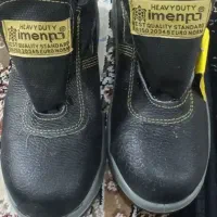 ۱جفت کفش نوک آهنی و دو جفت چکمه های نپوشیده شده|کیف، کفش، کمربند|مریوان, |دیوار