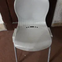 ۲عددصندلی پایه فلزی سالم ومحکم درحدنو