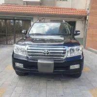 تویوتا لندکروز