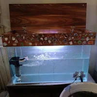 اکواریم و پمپ و نور و در