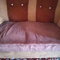 دو دست مبل و قاب عکس و قالپاق