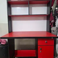 میز تحریر با کتابخانه