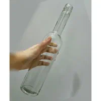 تعدادی بطری شیشه ای در فلزی نو