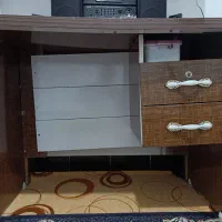 میز تحریر و کامپیوتر