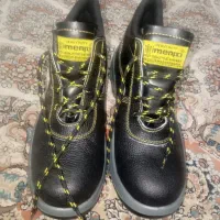 فروش فوری یک جفت کفش ایمنی|کیف، کفش، کمربند|اصفهان, شهرک امام خمینی|دیوار