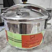 یک عدد زود پز قابلمه ای ۶ لیتری نو توی کارتون