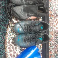 کفش فوتبالی و قلم بند