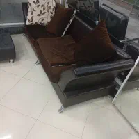 مبل ۷نفره چرمی سالمومرتب بدون پوسیدگی وزدگی