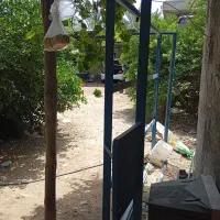 پنجره و تخت آهنی