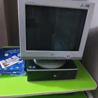 کامپیوتر ، کیس ، صفحه کلید به همراه میز و صندلی