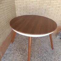 میز ناهارخوری گرد ۴ نفره، بسیار تمیز