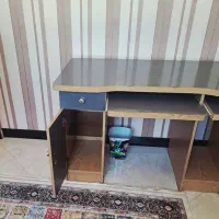 میز کامپیوتر تمام چوب طوسی کرم