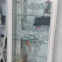 یک عدد ویترین سالم و  جا کفشی