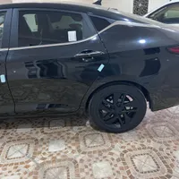 کی‌ام‌سی J7، مدل ۱۴۰۴
