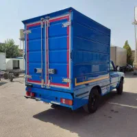 راننده با خودرو جهت پخش مواد غذایی