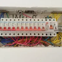 برقکار ساختمان و صنعتی  تعمیرات برق و آیفون