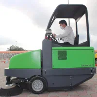 فروش یک دستگاه جاروی سرنشین دار دیزلی ایتالیایی