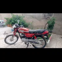 موتور سوزوکی قرمز