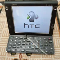 گوشی htc اصلی در حد نو تاشو ویندوز دار(کلکسیونی)