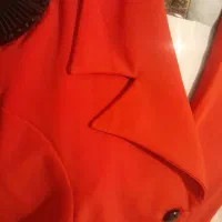 کت قرمز ،پیراهن بلند گل چرم لنین،لباس بایقه کرواتی|لباس|رباط‌کریم, رباط‌کریم|دیوار