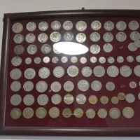 تعدادی سکه قدیمی به صورت قاب