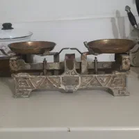 ترازو قدیمی آلومینیوم کهنه باکفه برنجی پنج کیلویی