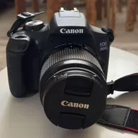 دوربین canon EOS 2000 D