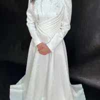 تعدادی لباس عقد نو بفروش‌میرسد