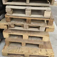 تعدادی پالت چوبی
