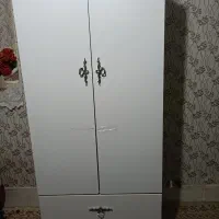 یک عدد کمد لباسی دو کشاب سالم و تمیز