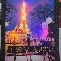 تابلو نوری طرح دختر و برج ایفل 70 سانتی متری