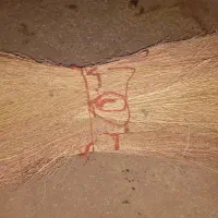 نظافت با جاروی بلند وبزرگ