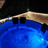 کلبه نوساز و جکوزی دار در دل جنگل رامسر ویو ابدی|اجارهٔ کوتاهمدت ویلا و باغ|رامسر, |دیوار