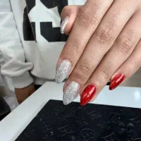 خدمات کاشت ناخون