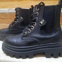 بوت دخترانه|کیف، کفش، کمربند|شاهین‌شهر, خانه کارگر|دیوار