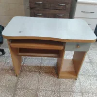 یک عدد میزکامپیوتر|میز تحریر و کامپیوتر|قم, نیروگاه|دیوار