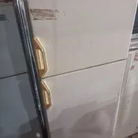 تعدادی یخچال