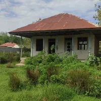 990 متر زمین با خونه قدیمی روستایی